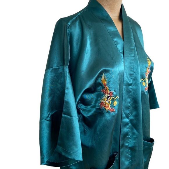 Oriental Silk Collection dressing gown medium ‘embroidered dragon.  0084 - Picture 3 of 6